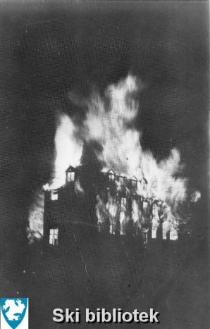 Samfunnsbygningen brenner ned i 1937 skib001001web